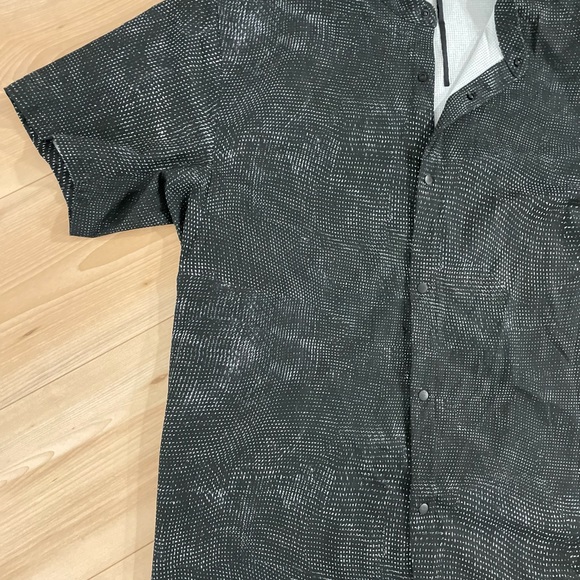 Lululemon Men’s Airing Easy Stand Collar Shirt Digital Drift Black Multi - Picture 7 of 14